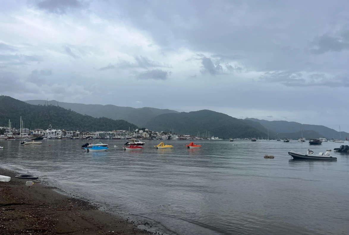 Marmaris Gri Bulutlar Altında