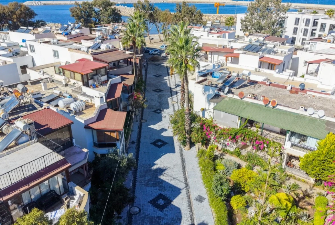 Bodrum’da Yollar Yenileniyor: Ekipler 5 Mahallede Çalışıyor