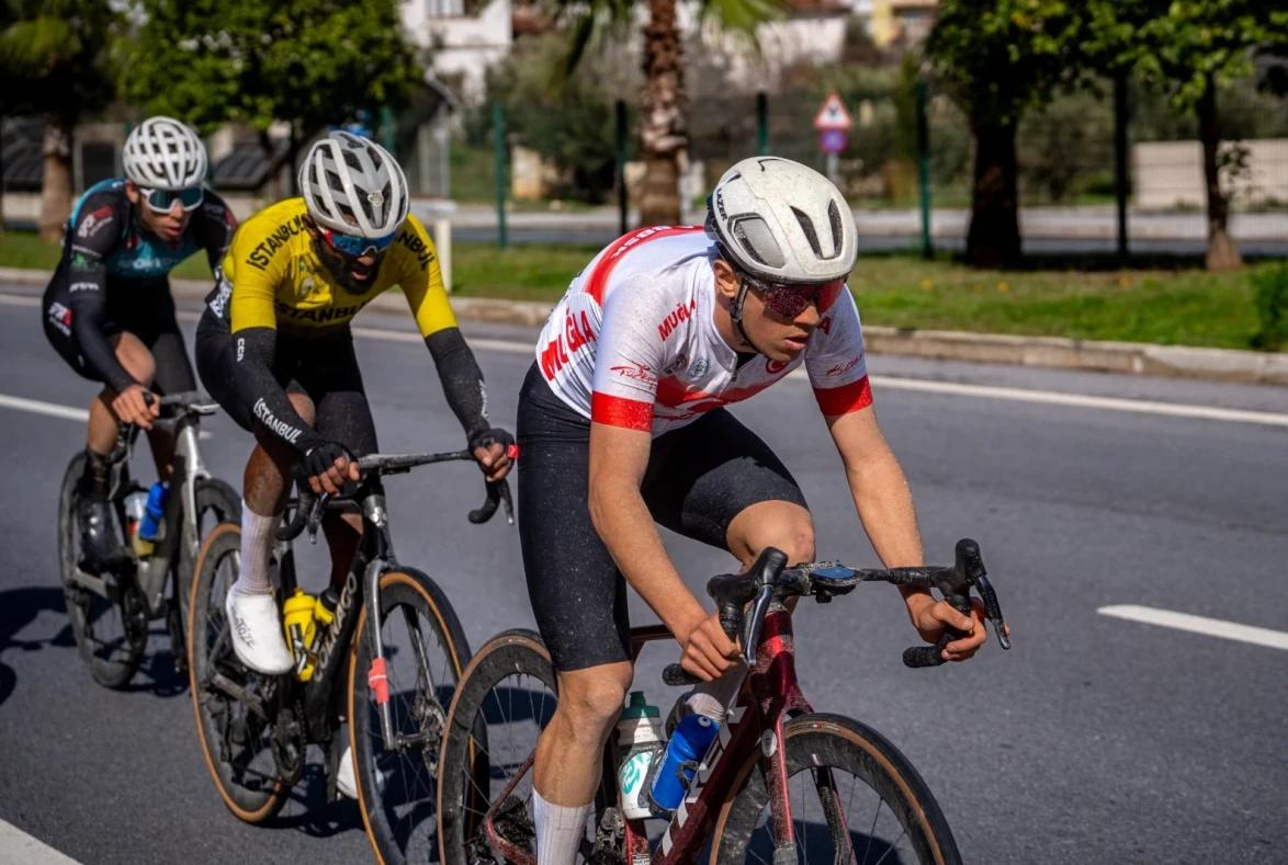 Lastik Patladı Ama Mücadele Bitmedi: Muğla Takımından Büyük Performans
