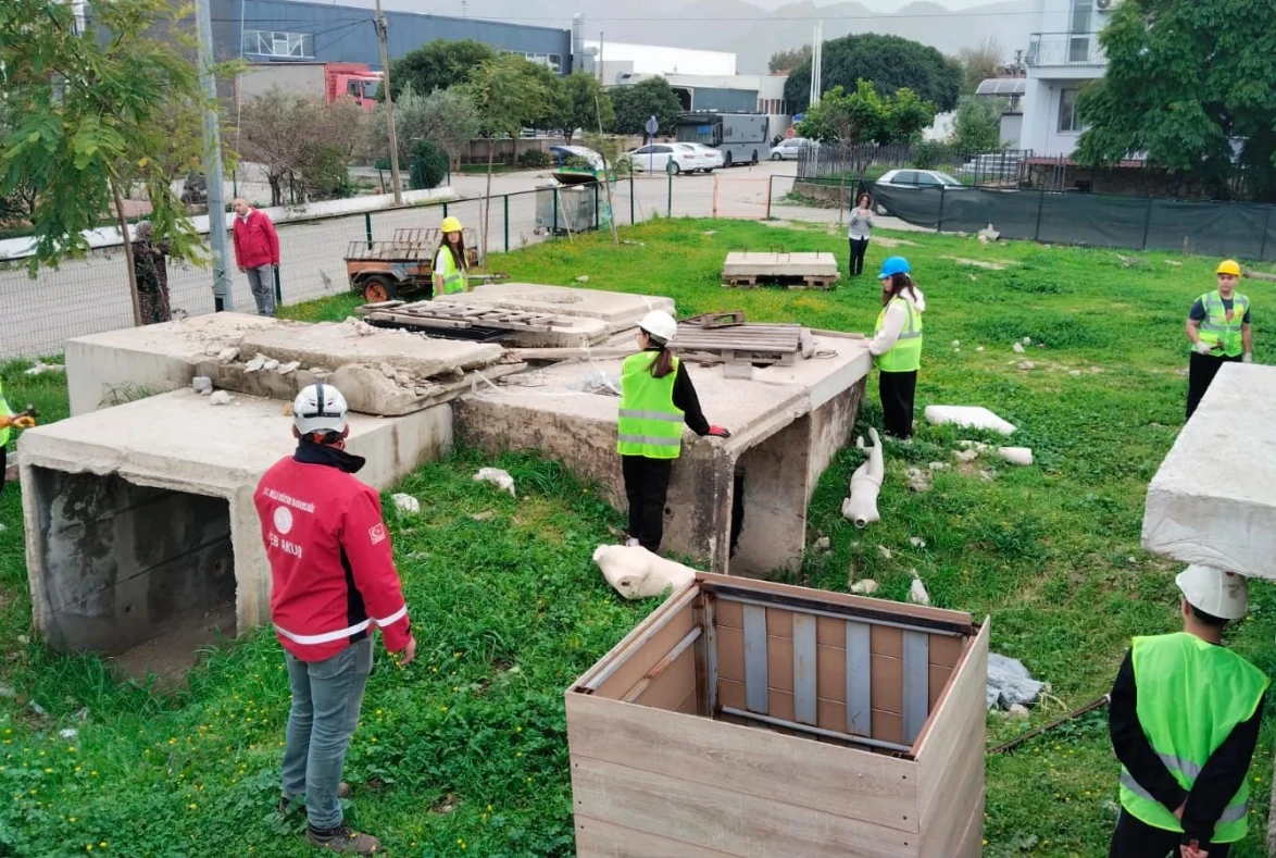 Afet Olmadan Hazırlandılar! Muğla’da Gençlerden Büyük Hamle