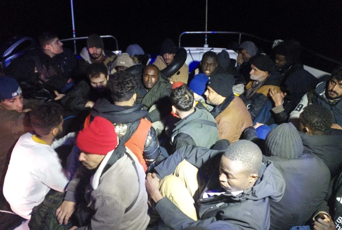 Denizin Ortasında Yardım Çığlığı: 30 Göçmen Son Anda Kurtarıldı!