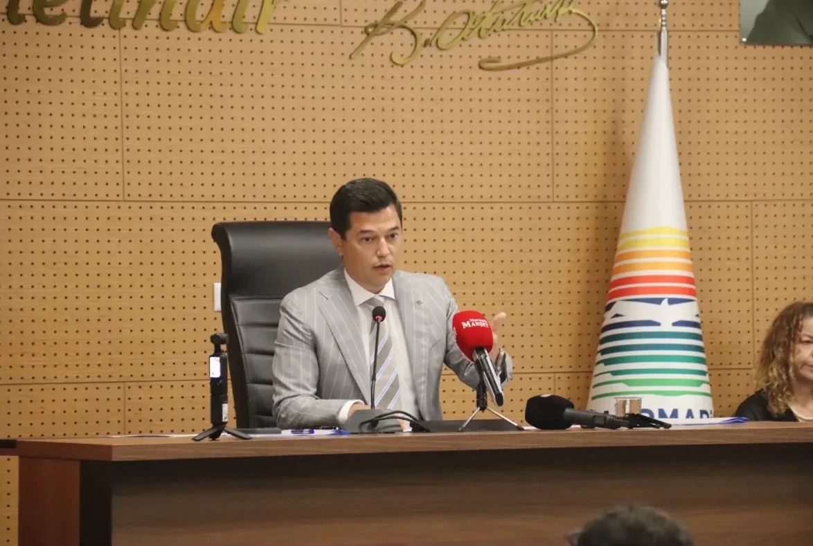 Başkan Ünlü'den Kapalı Çarşı Tartışmalarına Yanıt: "Bu Mesele Tente Değil, Marmaris'in Geleceği"