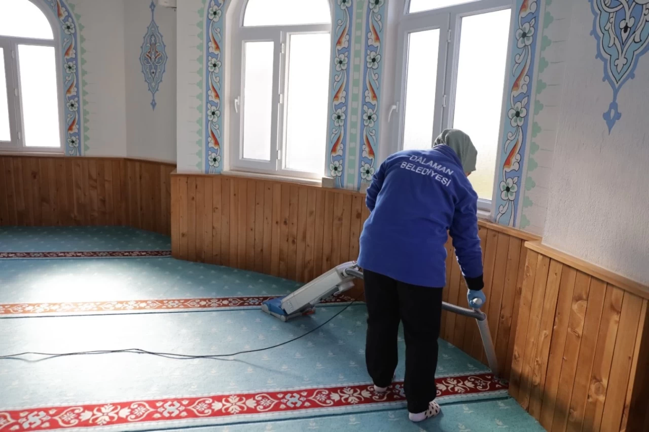 Dalaman Belediyesinden Ramazan Öncesi Camilerde Temizlik Çalışması