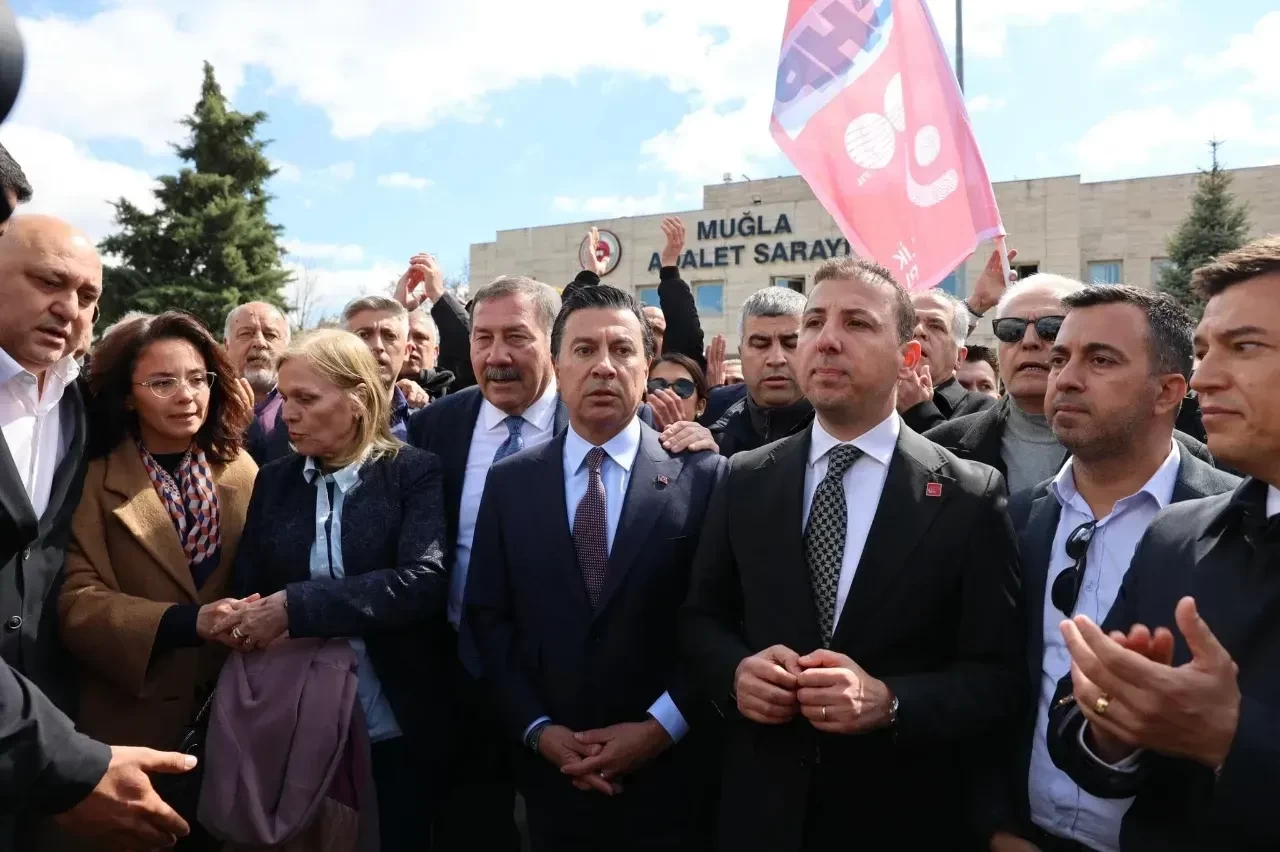 Başkan Aras'tan adliyedeki gerginlik açıklaması: "Bizim kahraman polisimizle, askerimizle herhangi bir sorunumuz olamaz"