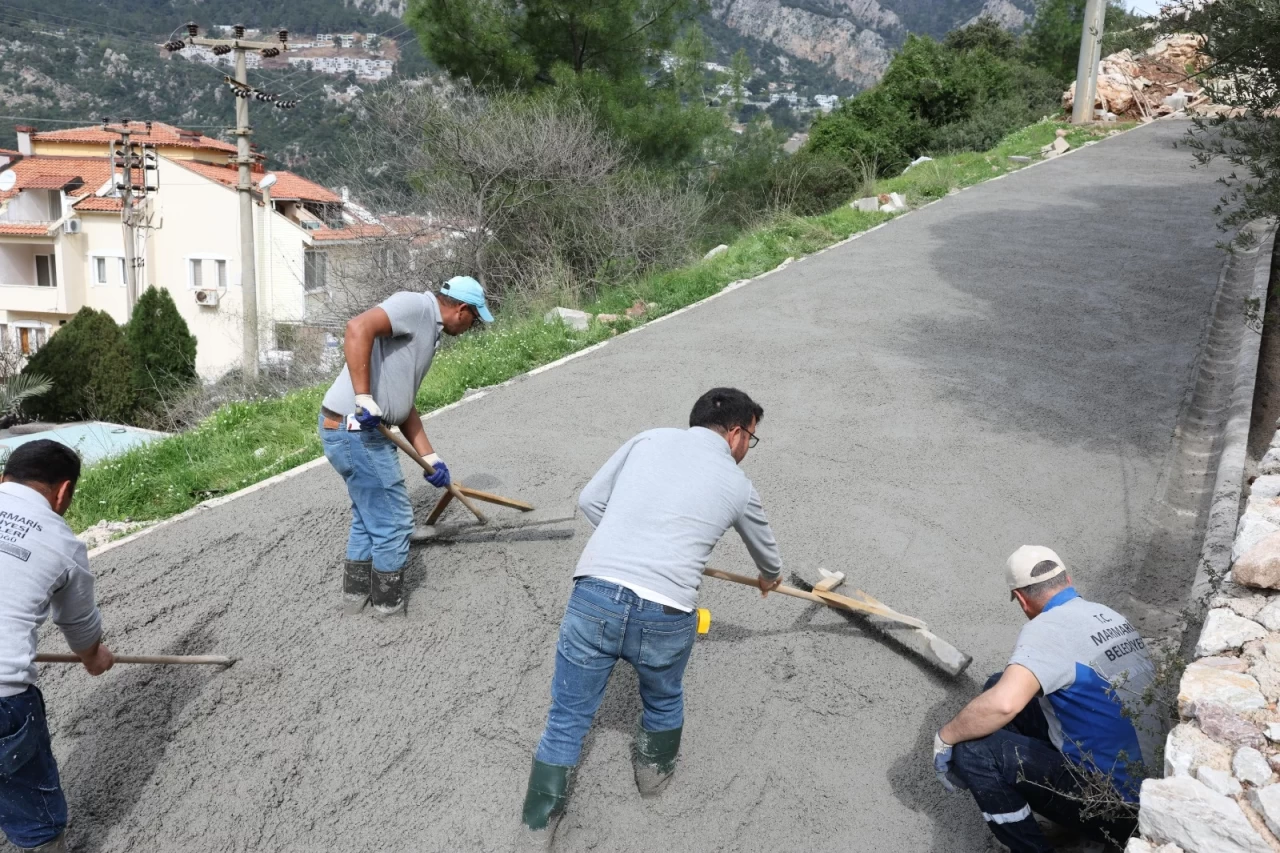 Marmaris Belediyesi Yaz Sezonu Öncesi İlçenin Yol ve Kaldırım Çalışmalarını Hızlandırıyor