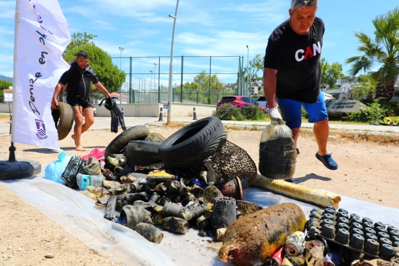 Bodrum’da Maviye Sahip Çıkılıyor: Denizden 223 Kg Atık Temizlendi