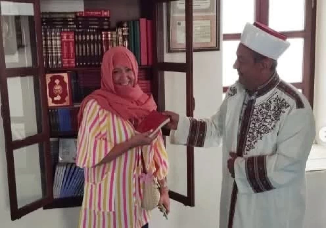 Belaruslu Anastasia Tepecik Camii’nde Müslüman Oldu