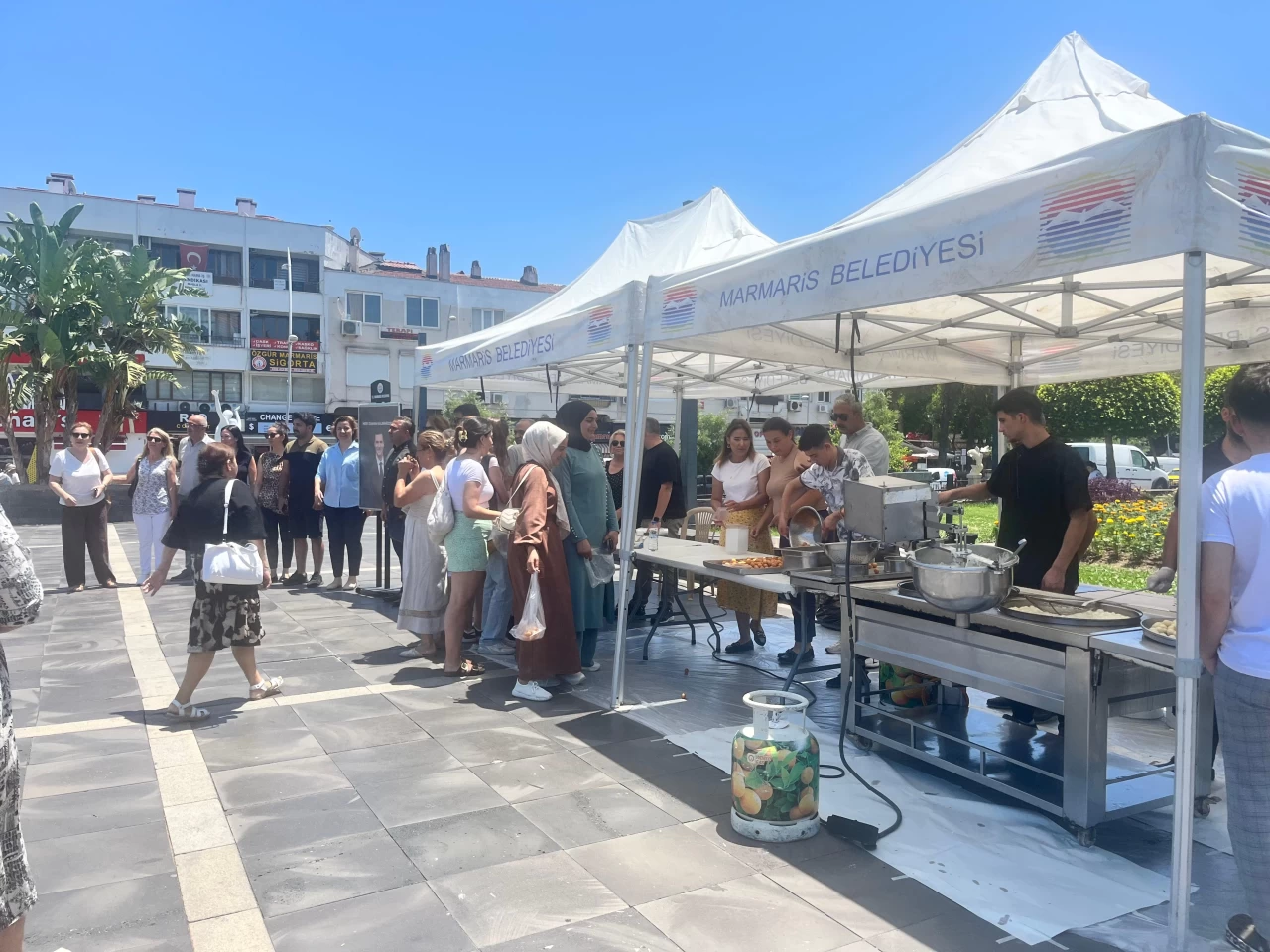 Marmaris Belediyesi, Ferdi Zeyrek’i Anmak İçin Lokma Hayrı Düzenledi