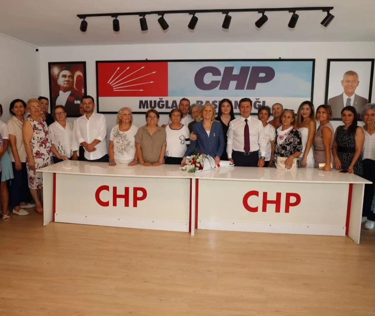 CHP’li Kadınlardan Kadem Mete’ye Sert Yanıt: “Evde Bekleyen Değil, Geleceği Kuranız!”