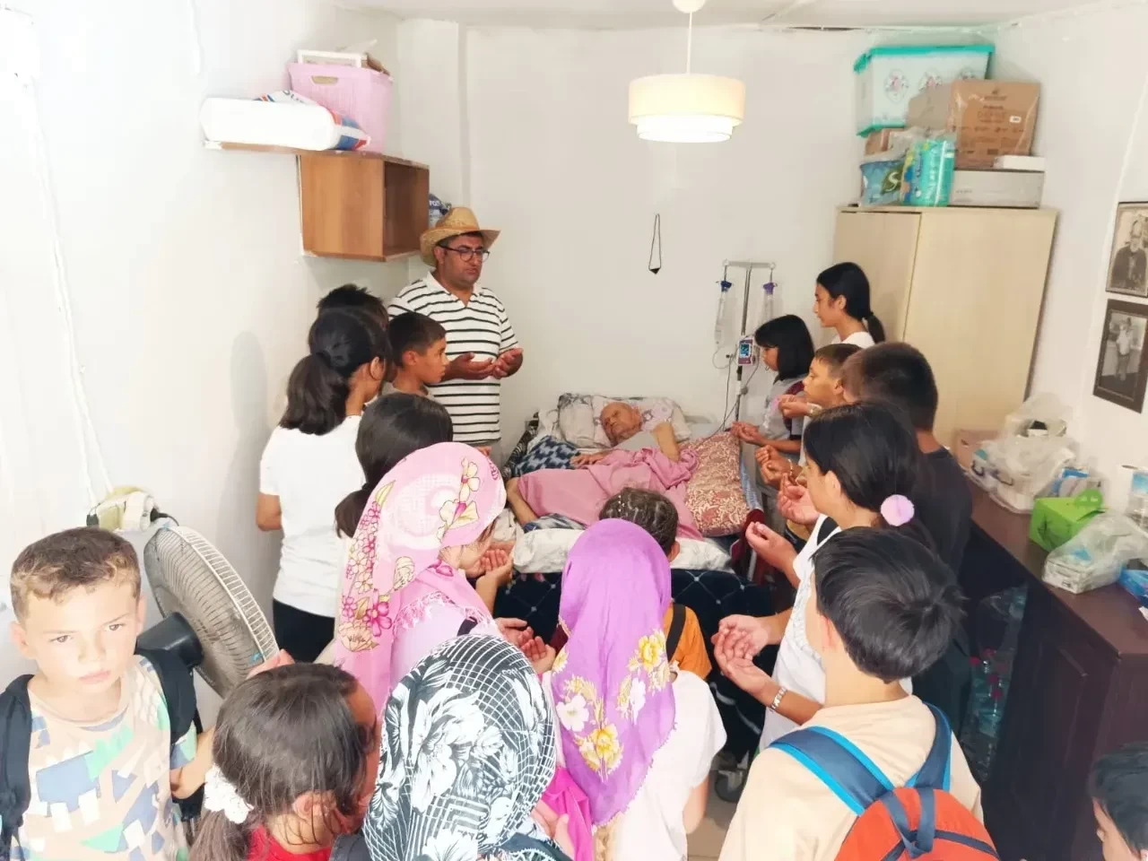 Bodrum’da Kur’an Kursu Öğrencilerinden Yaşlılara Gönül Ziyareti