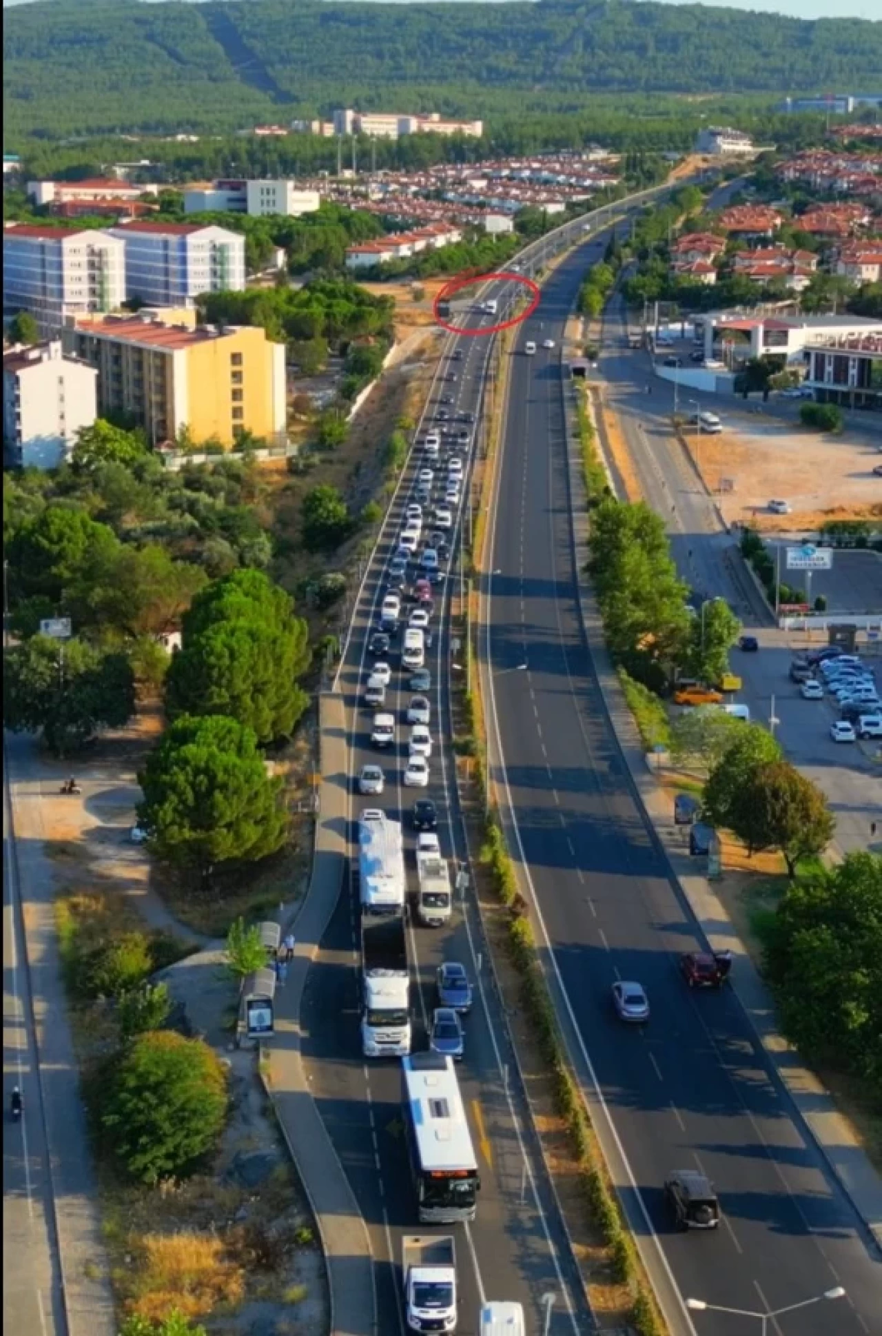 Muğla’da sürücüler fermuar sistemiyle ambulansa yol açtı