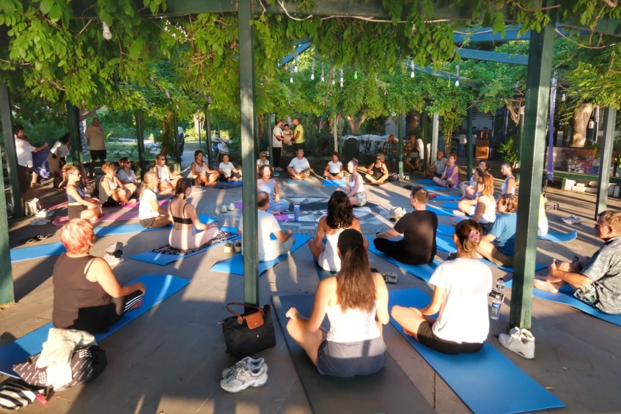 Turgutreis’te Açık Hava Yoga Günleri: Bodrum’la Nefes Almaya Devam!