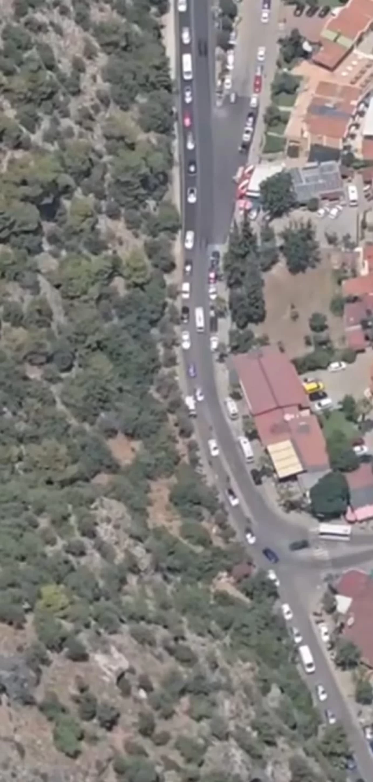 Ölüdeniz yollarında tatilci trafiği: 5 kilometrelik kuyruk
