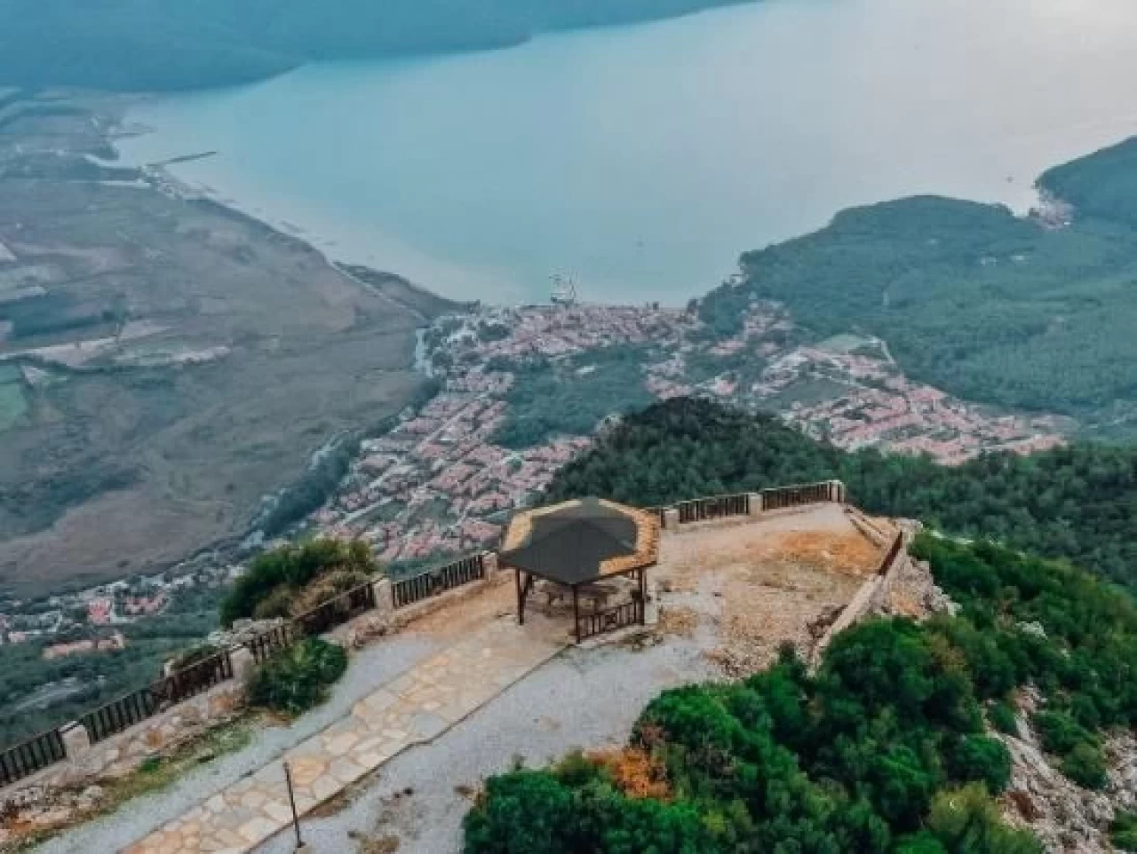 Akyaka’da Nefes Kesen Manzara: Sakartepe Seyir Tepesi