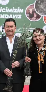 Her Kapıda Bir Fidan! Muğla’da 159 Bin Zeytin ve Ceviz Fidanı Dağıtıldı