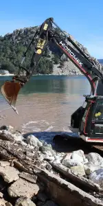 Fırtına Sonrası Şok Görüntü: Turunç Sahil Yolu Onarılıyor