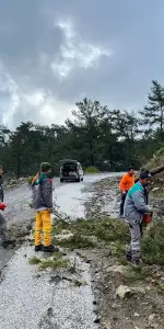 Marmaris’te Fırtına Alarmı: Ekipler Gece Boyunca Sahadaydı