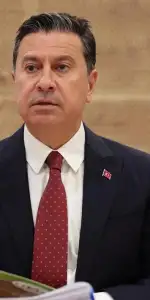 Ahmet Aras’tan Özgür Özel’e destek