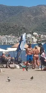 Görenler Gözlerine İnanamadı! Ücretsiz Denilen Plajda İğne Atsan Yere Düşmüyor!