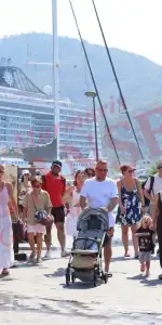 333 Metrelik MSC Divina Marmaris’e 5 Bin Kişiyle Geldi