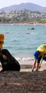Bodrum’da Gönüllüler ve Belediye Sahil İçin Bir Araya Geldi