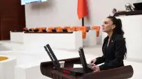 Gizem Özcan’dan Fon Vurgunu Tepkisi: “187,6 Milyar TL’ye Ulaşmanız 156 Bin 333 Yıl Sürüyor”