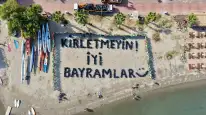 Çöplerle Yazdılar: “Kirletmeyin! İyi Bayramlar”