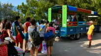 Türkiye'de Eşi Benzeri Yok! Ne Minibüs Ne Servis... Bu Plaja Sadece Traktör Gidiyor