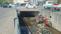 Ekipler Temizledi, Duyarsız Vatandaş Dereye Çöp Attı!