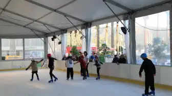 Yeni Yıl Festivali Renkli Başladı: Buz Pisti Yoğun İlgi Görüyor