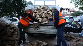 Marmaris Belediyesi'nden 53 haneye odun desteği