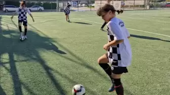 Marmaris Belediyesi Genç Kız Futbolcular İçin Futbol Okulu Açtı