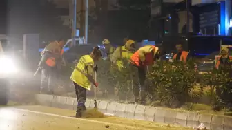 Bodrum Belediyesi Ekiplerinden Gece Temizlik Mesaisi