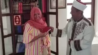 Belaruslu Anastasia Tepecik Camii’nde Müslüman Oldu