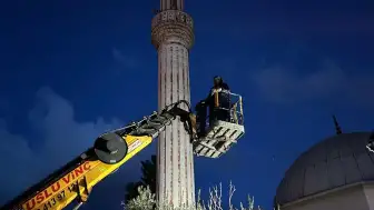 Marmaris’te Fırtına Önlemi: Minare Külahı Kontrollü Şekilde Söküldü