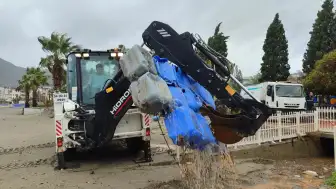 Kanaldan Yüzer İskele Çıktı, Sahiller Temizlendi