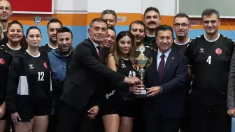 Cumhuriyet’in Coşkusu Voleybol ve Basketbol Sahalarına Yansıdı