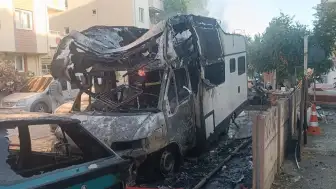 Kötekli’de Karavan Yangını: İki Araç Alevlere Teslim Oldu
