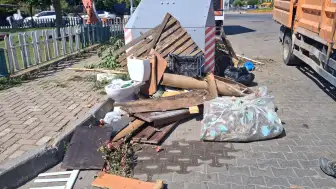 Uyarılar, Kameralar, Cezalar... Yine de Marmaris Sokaklarını Çöplüğe Çevirdiler