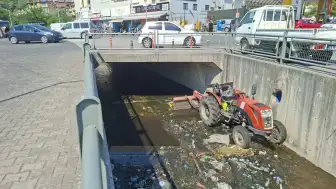 Ekipler Temizledi, Duyarsız Vatandaş Dereye Çöp Attı!