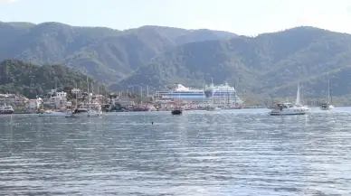 İtalya bayraklı dev kruvaziyer Marmaris’te demir attı