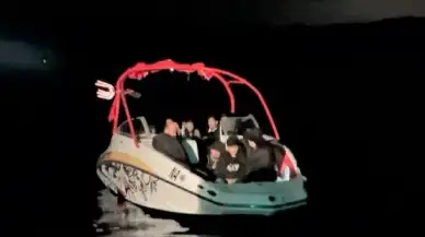 Umuda Açılan Fiber Tekne: 1 Kaçakçı Yakalandı, 19 Göçmen Kurtarıldı