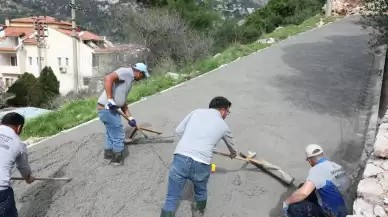 Marmaris Belediyesi Yaz Sezonu Öncesi İlçenin Yol ve Kaldırım Çalışmalarını Hızlandırıyor
