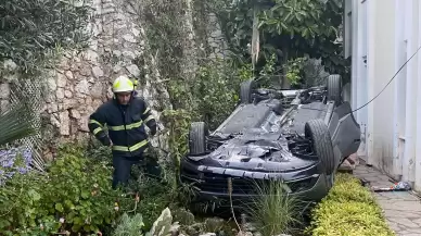 Turunç’ta kaza! Otomobil bahçeye düştü, 1 ölü 4 yaralı