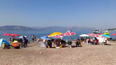 Karavanlar Gitti, Günübirlikçiler Geldi: Kumlubük Sahili Yeniden Doldu