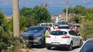Kumlubük ve Amos’a Tatilci Akını, Trafiği Felç Etti