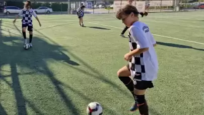 Marmaris Belediyesi Genç Kız Futbolcular İçin Futbol Okulu Açtı