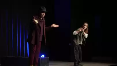 Milas Tiyatro Festivali'nde Heyecan Dorukta: Unutulmaz Oyunlar Sahneleniyor!