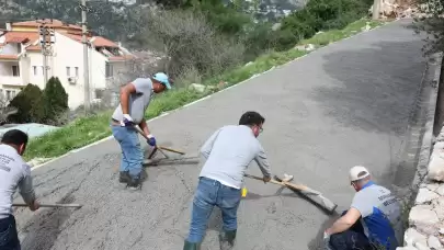 Marmaris Belediyesi Yaz Sezonu Öncesi İlçenin Yol ve Kaldırım Çalışmalarını Hızlandırıyor