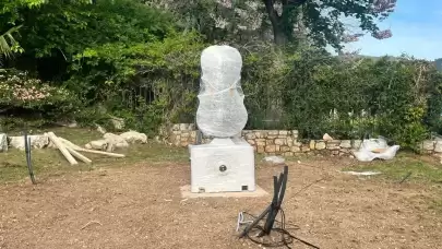 Marmaris'te Sanatsal Yenilik: Müzikli Çello Heykeli Kültür ve Sanat Evi'nde Ziyaretçilere Ruhsal Deneyim Sunacak